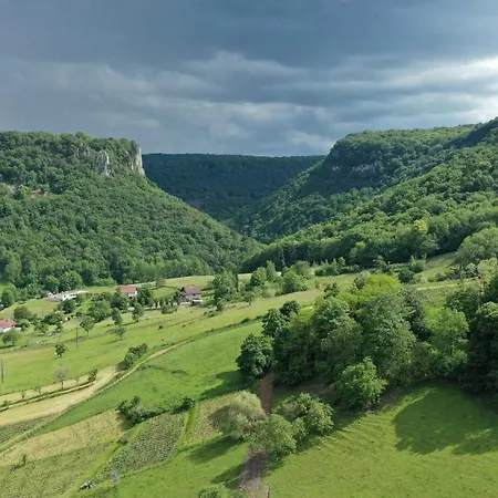 Domaine De Bellevue Du Mont Poupet Marnoz